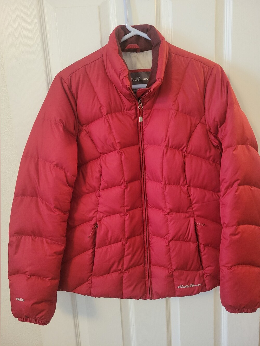 Ladies Eddie Bauer Bright Red 650 DOWN FP. Quilted Puffer Jacket. Size MEDIUM.